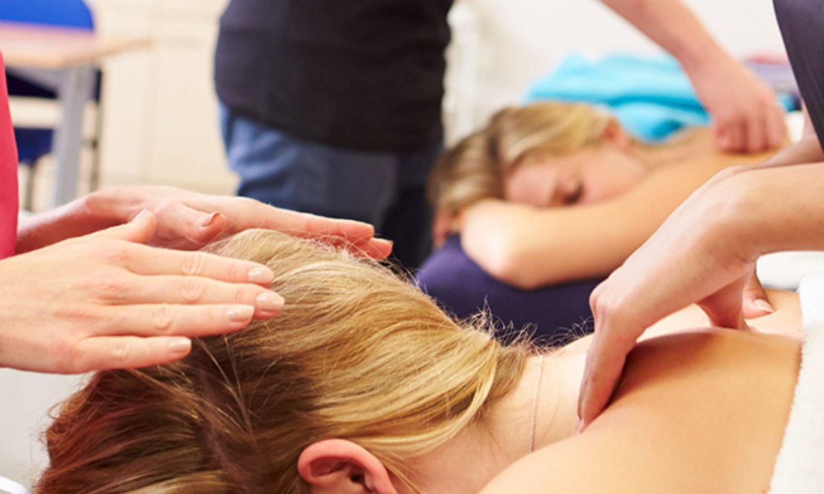 massage therapist at home